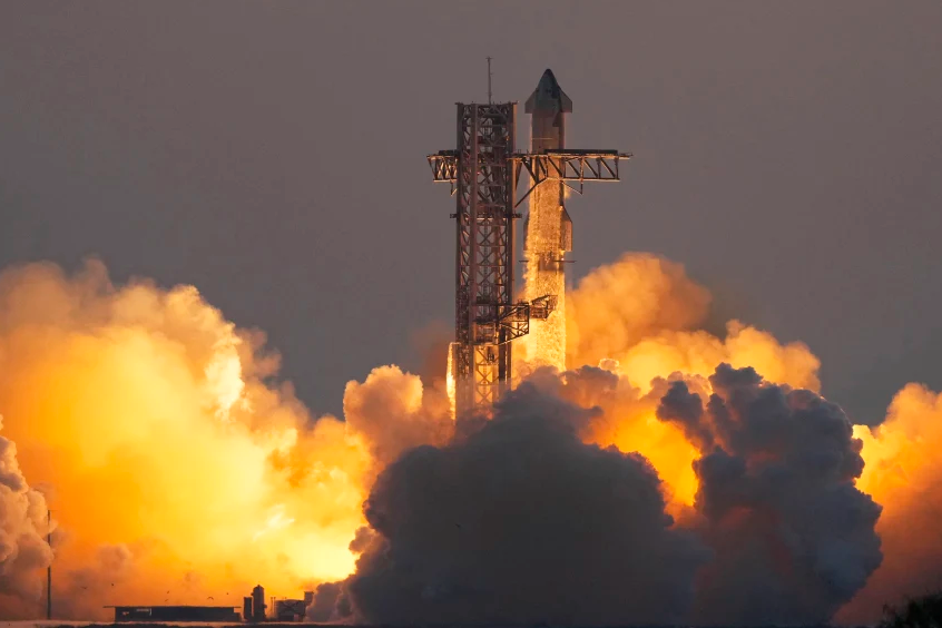 SpaceX's mega rocket Starship lifts off during a test flight from Boca Chica, Texas on Sunday.Eric Gay / AP