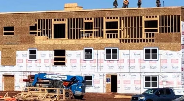 Even with the planned cuts to immigration levels between 2025 and 2027, Canada will still need an additional 658,000 housing units, on top of expected new housing stock, to close the gap. (Laura Meader/CBC)