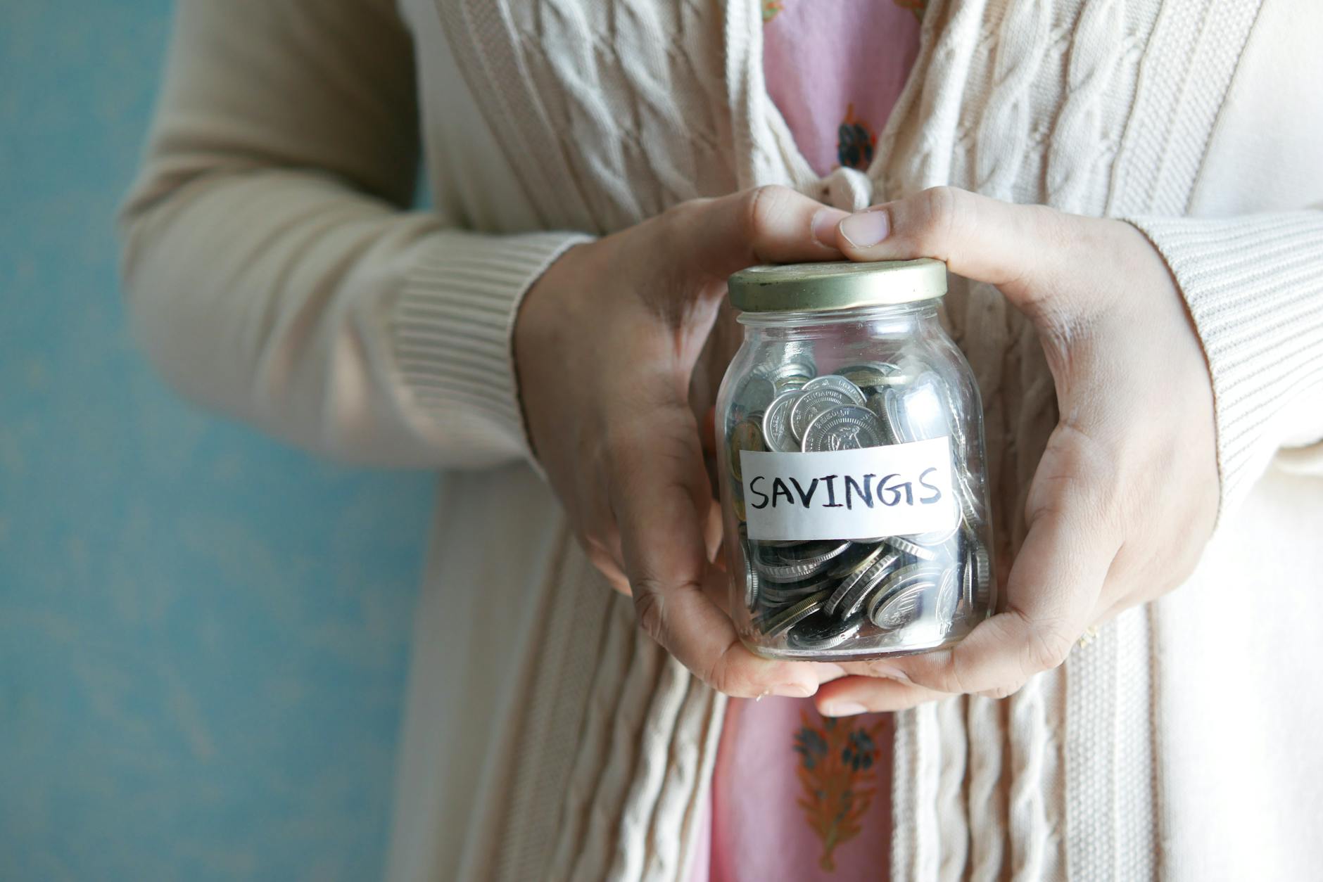 Frugal Habits That Cut Monthly Bills by $600+ 1 frugal habits save money โ WhatsIssue